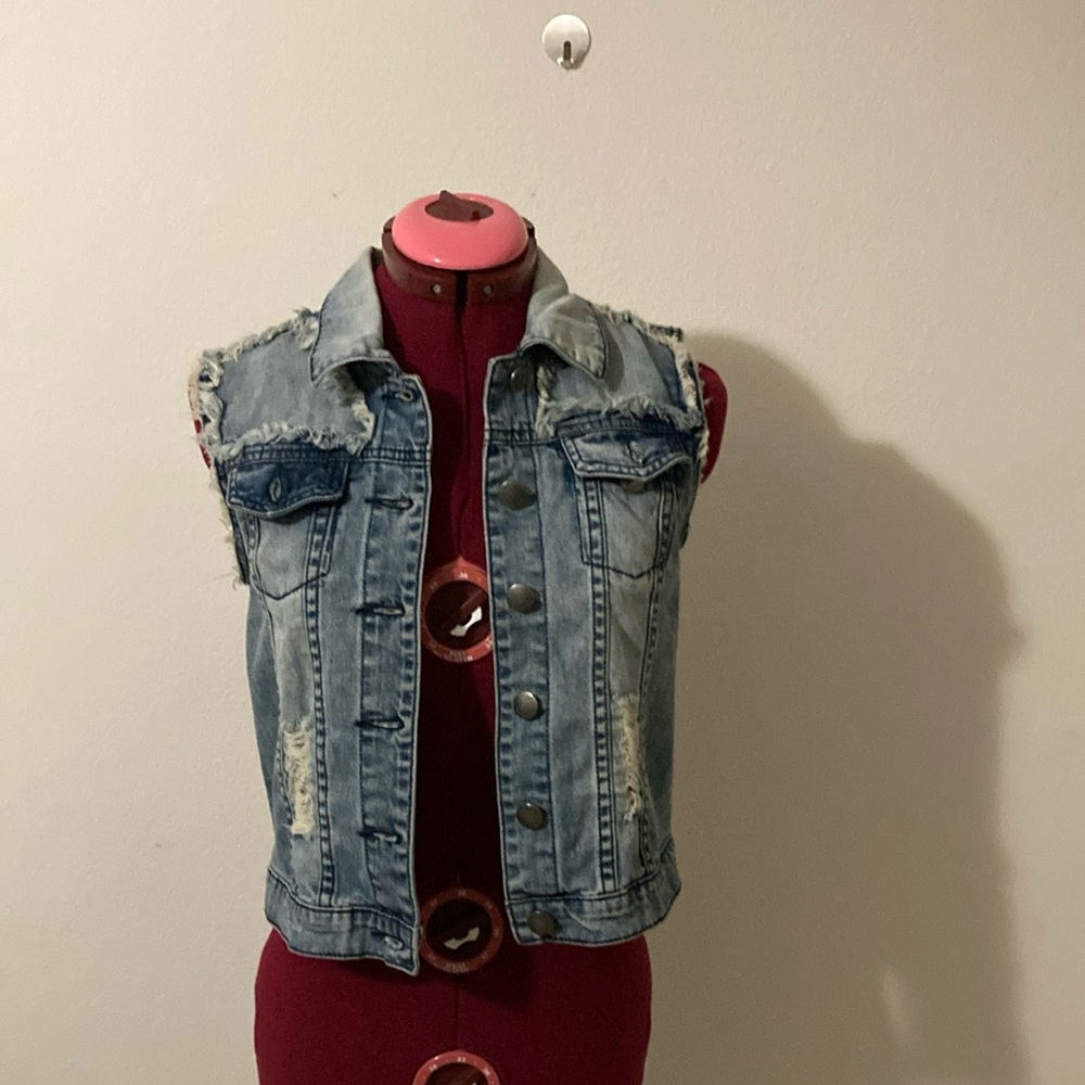 DENIM 4 US Size Small buttoned Denim distressed Vest. 2 pockets Designed in USA